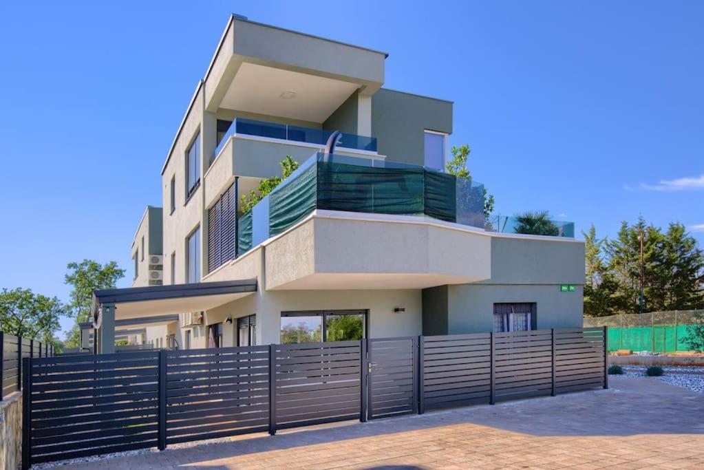 Apartment Sunrise Fuer 6 Personen In Pula-Stinjan Εξωτερικό φωτογραφία
